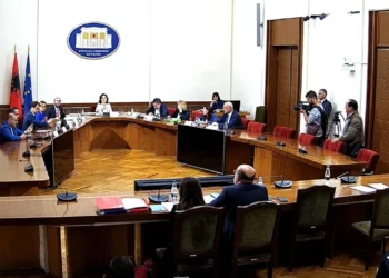 Lajmi tronditës për ndarjen nga jeta të Gerti Bogdanit, ndërpritet mbledhja e Këshillit të Mandateve