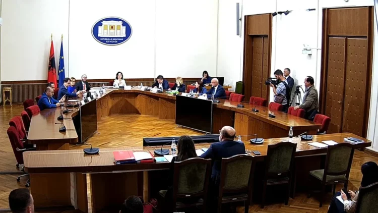 Lajmi tronditës për ndarjen nga jeta të Gerti Bogdanit, ndërpritet mbledhja e Këshillit të Mandateve