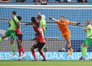 Xhaka protagonist, Leverkusen dhuron spektakël përballë Wolfsburg