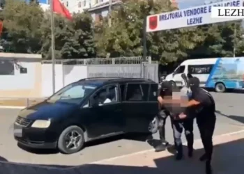 “Jam kryetari bashkisë… më duhen 30 milionë lekë”/ Mashtroi biznesmenin në Lezhë, arrestohet i dyshuari (VIDEO)