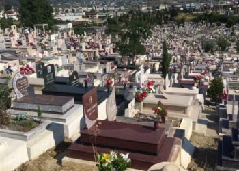 Tirana s’ka vende as për varre, vazhdon saga e prenotimit të “vdekjes”