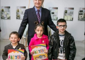 Meta: Politika shpopulluese e Ramës, shkolla filloi me patronazhistë mësues dhe banka bosh