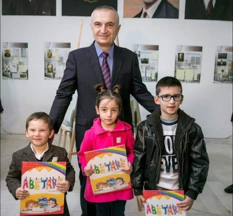 Meta: Politika shpopulluese e Ramës, shkolla filloi me patronazhistë mësues dhe banka bosh