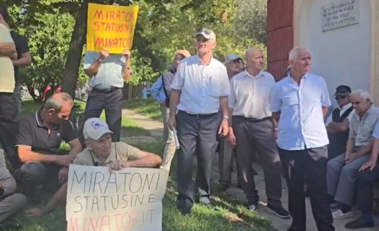 Minatorët protestojnë para Kuvendit: Rama na gënjeu për statusin e minatorit