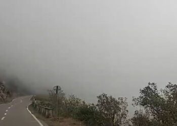 Mjegulla mbulon Kurbinin dhe Burrelin, vështirësi në lëvizjen e automjeteve