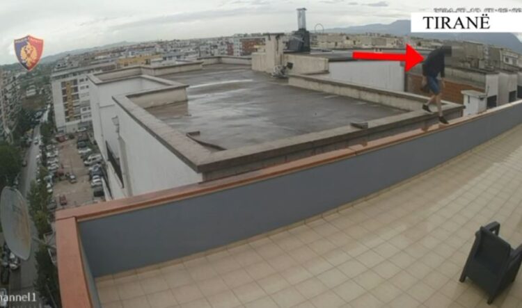 (VIDEO) Arrestohen 3 hajdutët, vodhën bizhuteri me vlerë 15 000 euro në një shtëpi, në pranga dhe një pronar argjendarie