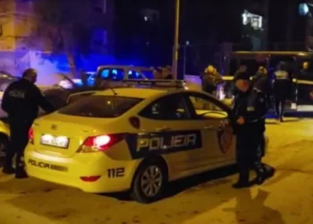 Aksident në Maliq, shoferi dhe pasagjerja mbeten të plagosur