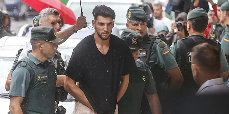 Akuzohet për sulm seksual ndaj dy vajzave, Valencia pezullon Rafa Mir