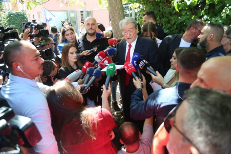 Berisha zyrarisht i pandehur: Më akuzojnë me 500 faqe mashtrime