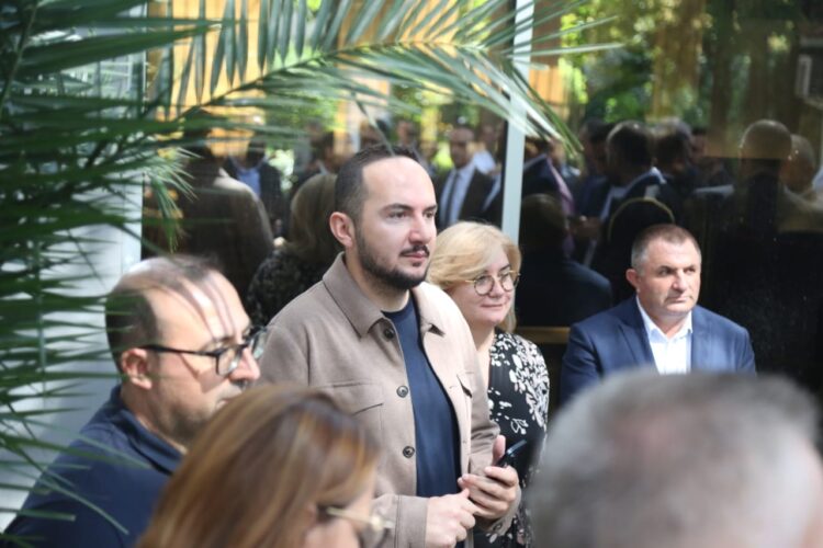 (VIDEO) Salianji nga burgu: Mbështes çdo formë proteste të kolegëve