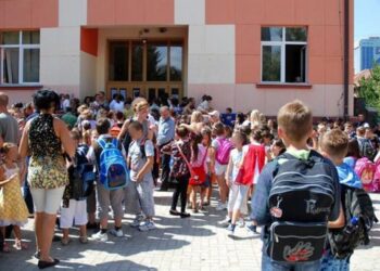 Qëndresa qytetare: Veliaj mori 55 milionë euro nga taksa e arsimit, mësimi vijon me turne