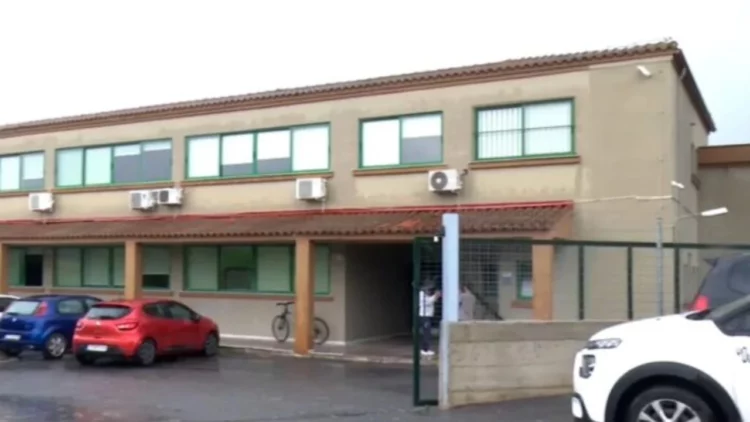 Skandali në Greqi! Shkolla përjashton 10-vjeçaren shqiptare! Prindërit e kundërshtuan, drejtoresha lajmëroi policinë