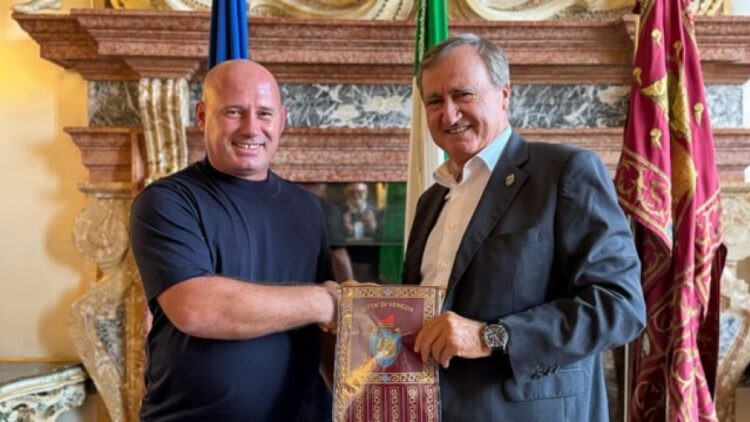 Penguan tragjedinë, tre shqiptarët nderohen nga kryebashkiaku i Venecias