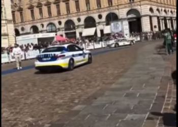 VIDEO – Torino, makina e garave humb kontrollin dhe përplaset me turmën, 15 të plagosur