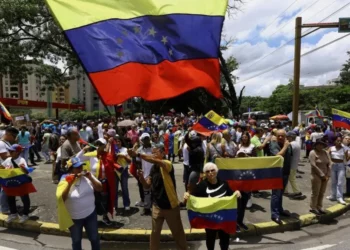 Pretendoi se fitoi zgjedhjet, lëshohet urdhër arresti për kandidatin e opozitës në Venezuelë