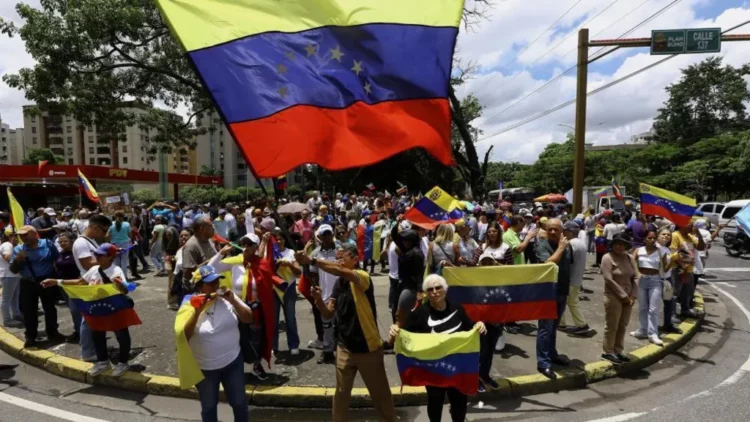 Pretendoi se fitoi zgjedhjet, lëshohet urdhër arresti për kandidatin e opozitës në Venezuelë