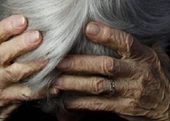 “Më ka zhveshur lakuriq…”/ Flet 82-vjeçarja që u dhunua nga nusja në Shkodër: Më gjuajti me shkop