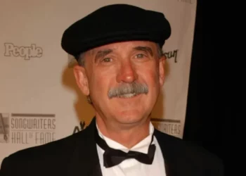 Bashkë-skenarist i këngës ikonë të Titanikut, ndërron jetë Will Jennings