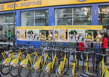 Pagë nën minimalen, punonjësit e Postës Shqiptare paralajmërojnë grevë