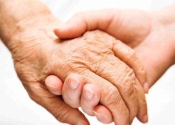 I moshuari italian i dhuron 200 mijë € të dashurës shqiptare 48 vjet më të vogël, e bija bën denoncim