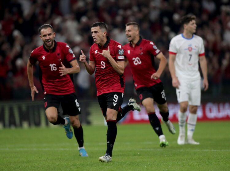 Njihuni me formacionet zyrtare të Rep. Çeke-Shqipëri