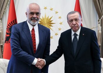 Erdoganit të enjten në Tiranë, Xhamia e Namasgjasë bën provat e inaugurimit