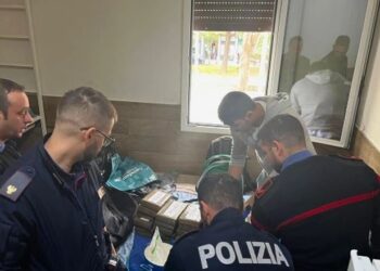 Komandanti i Karabinierisë kap rastësisht shqiptarin me 36 kg kokainë dhe 70 mijë euro cash