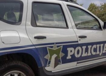 Tronditet Mali i Zi/ Vëlla e motër gjenden të vrarë, Policia thirrje banorëve të mbyllen në shtëpi