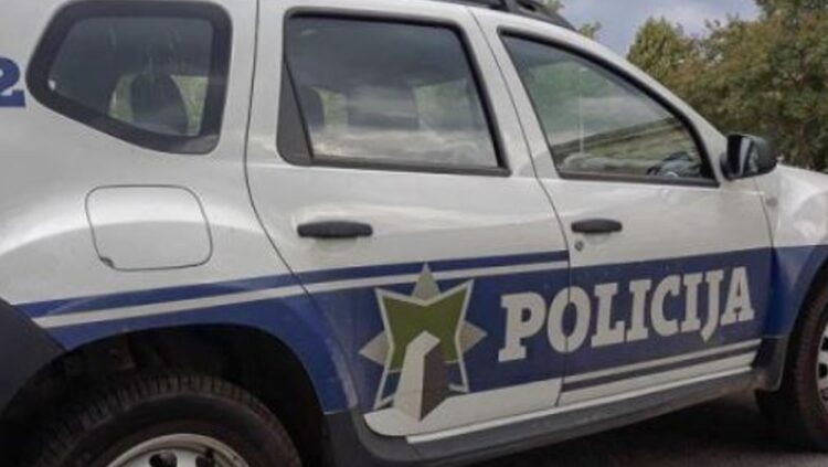 Tronditet Mali i Zi/ Vëlla e motër gjenden të vrarë, Policia thirrje banorëve të mbyllen në shtëpi