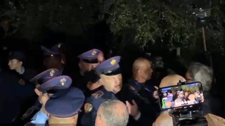Protesta / 3 të arrestuar në Elbasan dhe 3 në kërkim. Nën hetim 20 protestues dhe 3 deputetë të PD