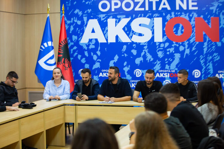 Në rreshtin e parë të protestës/ Studentët: Bojkot auditoreve, mosbindje civile