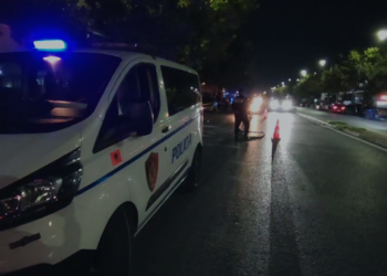Aksident në Durrës/ Makina përplas dy fëmijë që lëviznin me monopatinë