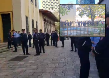 Nga Bashkia tek Kuvendi/ Policia “blindon” me policë institucionet kryesore