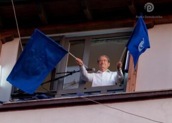 “O sot, o kurrë!” Berisha paralajmëron Ramën: Zjarri i ligjit do të djegë sarajet e Surrelit