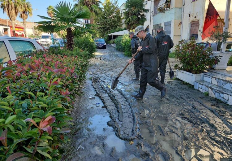 Skandal në Vlorë/ Kolektorë të bllokuar dhe pompa të amortizuara, kush ka përgjegjësi për përmbytjet?!
