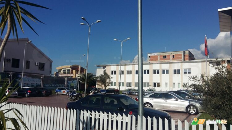 Familjarët, akuza për korrupsion/ Aksidentoi një grua në vijat e bardha, policia nuk e ndalon autorin