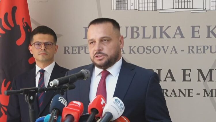 “Ju afruam kufirit për të penguar kontrabandën e druve”, ministri Maqedonci reagon pas justifikimit të ushtrisë së Serbisë