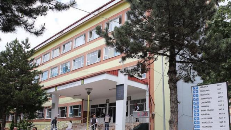 Disa persona paraqiten me simptoma helmimi në spitalin e Peshkopisë, mes tyre edhe fëmijë