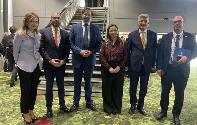 Grupi i PD zhvendos aksionin në Strasburg, takon përfaqësues të EPP: Burgosjet politike na kanë rikthyer 34 vite pas