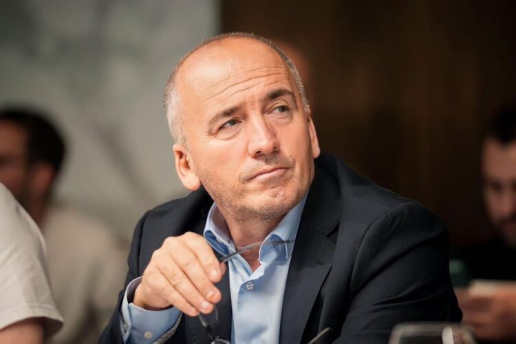 Kosovë, sulmohet fizikisht kryetari i Komunës së Pejës