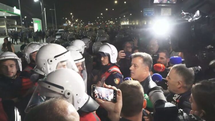 Elbasan, Gjykata liron 3 protestuesit e ndaluar pas bllokimit të rrugëve