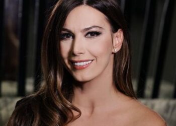 A ngjajnë? Valbona Selimllari poston foton e rrallë me të motrën (Foto)