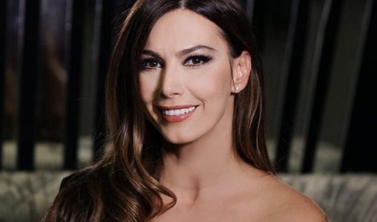 A ngjajnë? Valbona Selimllari poston foton e rrallë me të motrën (Foto)