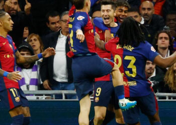 (VIDEO) Magjia e Levandovskit në Santiago Bernabeu, shënon dy herë në dy minuta, e pason Jamal dhe Rafinja