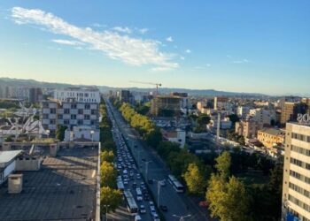 Nis protesta e madhe, paralizohet arteria kryesore e Tiranës