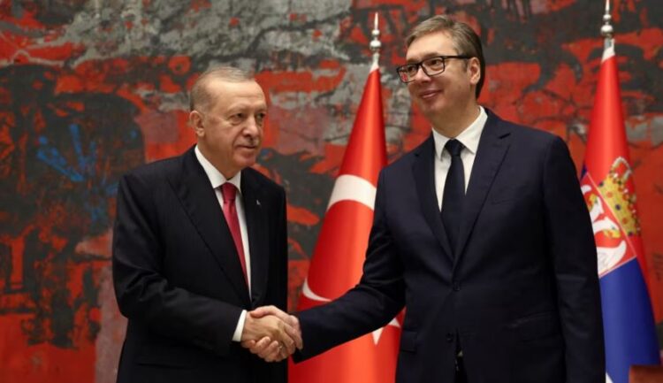 Erdogan me Vuçiç në Beograd, i premton dronë edhe Serbisë