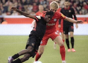 Kampionët e Bundesligës ngecin me vendin e parafundit, Dortmundi mundet në Berlin