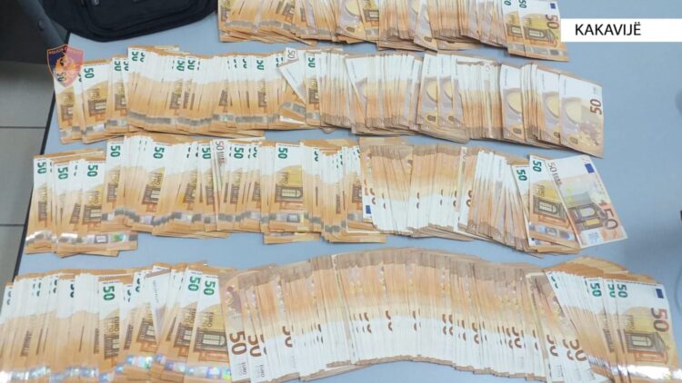 Udhëtonte drejt Greqisë me mbi 11 mijë euro me vete, procedohet 55-vjeçarja