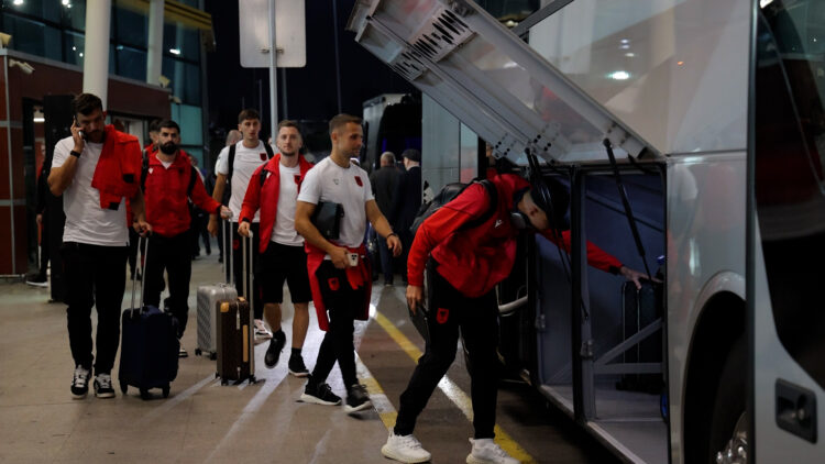 Kombëtarja mbërrin në Tbilisi, mesfushori Pajazitit la grumbullimin në Pragë, ja arsyeja