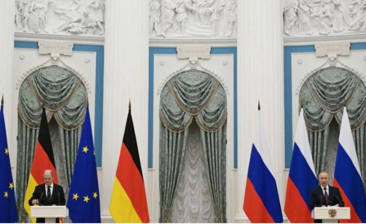 Kremlini: Putini është i hapur për dialog me Scholzin